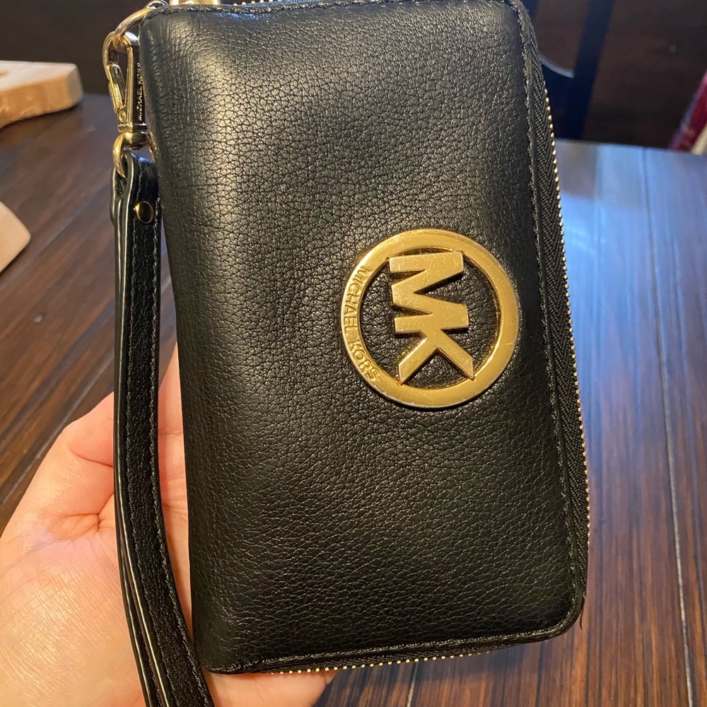 Michael Kors wallet with removable wristlet strap